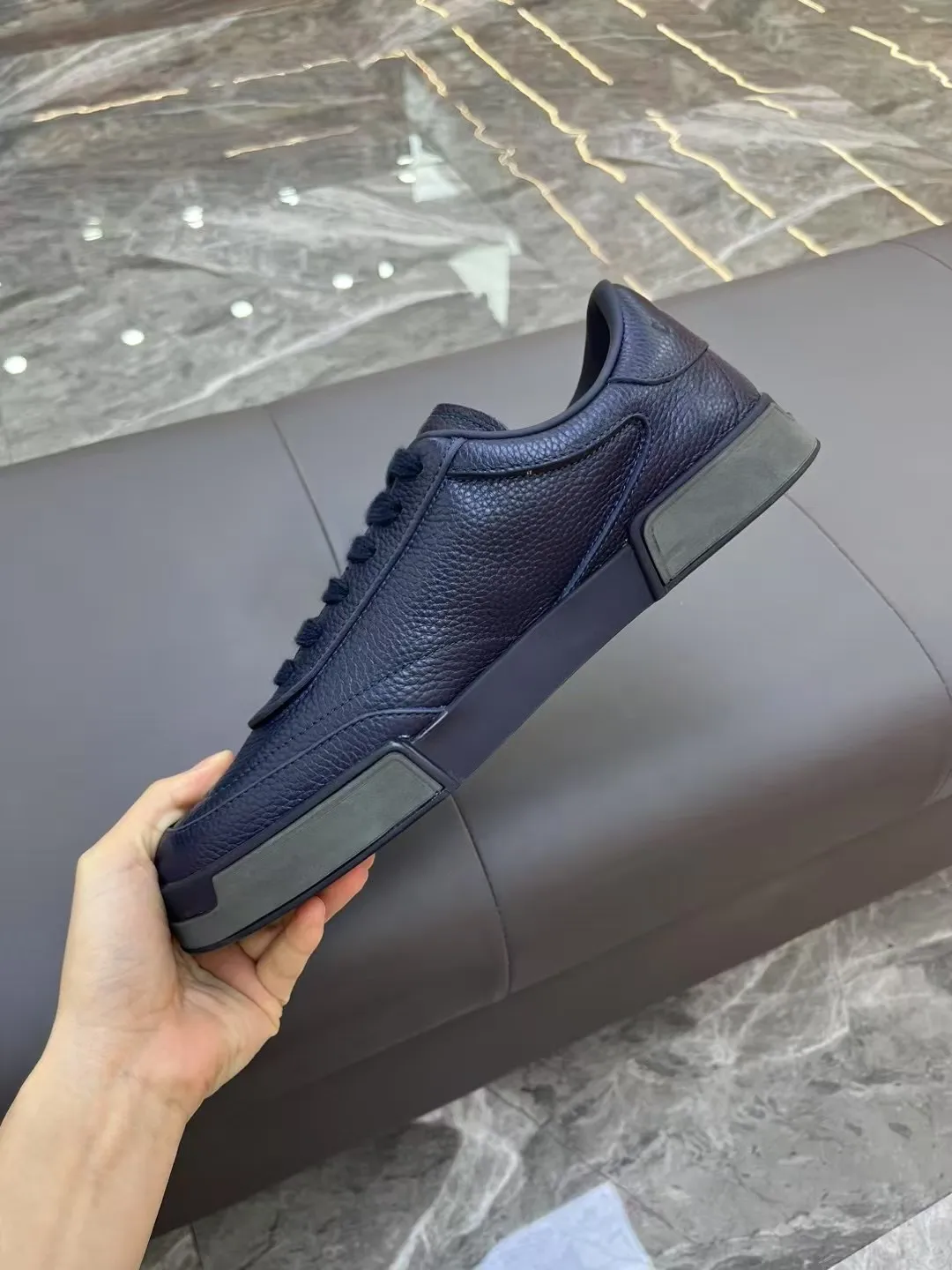 Men's shoes 💰460 [New style] 🐝🐝⚠️[DG] ⚠️High grade, top craftsmanship ⚠️Men's casual style, regular size 39 to 44 (45 can be customized ⚠️D &G Fashionable and casual style, unique design style! Fully original single-layer calfskin hollow design, inner calfskin latex back foot! Exclusive for summer! Original TPU outsole! Look at the details of the quality, and it can stand up to all kinds of tests!